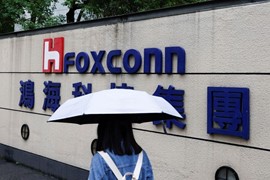 Lo sợ Covid, công nhân bỏ trốn khỏi nhà máy Foxconn Trung Quốc