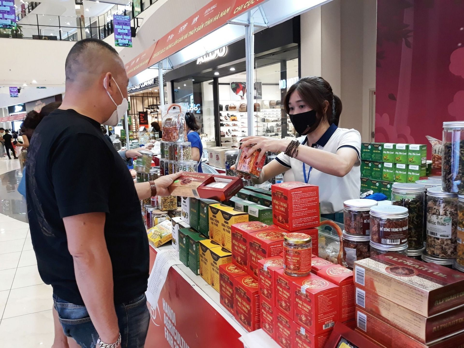 Luật Bảo vệ quyền lợi người tiêu dùng sửa đổi (Bài 2): DN dễ "tổn thương" khi... bị kiện?