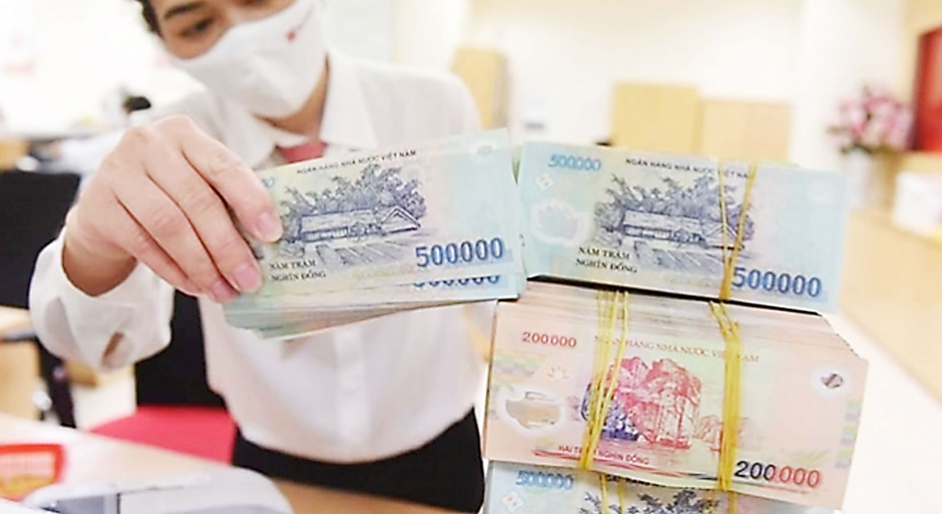 Lãi suất liên ngân hàng lên tới gần 11%