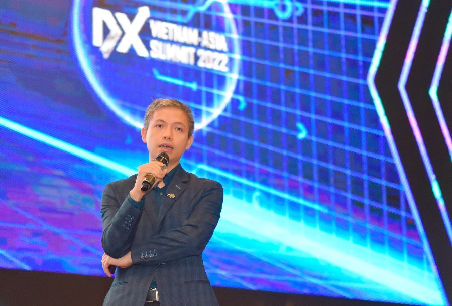 FPT trinh dien he sinh thai chuyen doi so dot pha tai DX Summit 2022 2 Ông Lê Vũ Minh - Giám đốc khối tư vấn Chiến lược và Đổi mới sáng tạo FPT Digital chia sẻ kinh nghiệm chuyển đổi số trong phiên khai mạc DX Summit 2022