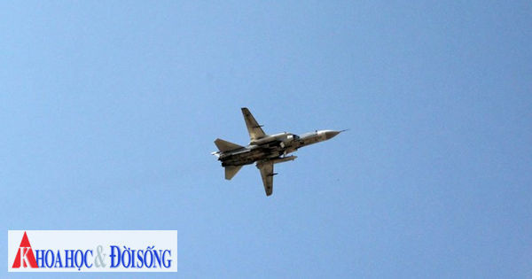 Không quân Nga không kích yểm trợ quân đội Syria truy quét IS trên sa mạc miền Trung