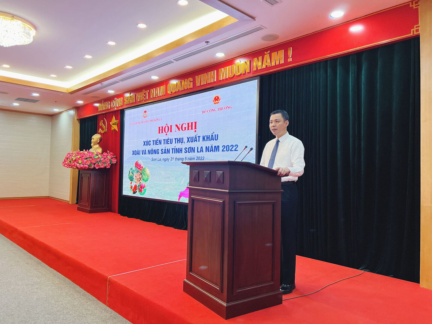 ong-nguyen-thanh-cong-pho-chu-tich-ubnd-tinh-son-la-phat-bieu-tai-hoi-nghi.jpg