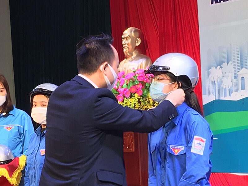 Honda Viet Nam cong bo ket qua kinh doanh nam tai chinh 2022 15 Honda-Vi%E1%BB%87t-Nam-trao-t%E1%BA%B7ng-m%C5%A9-cho-%C4%90o%C3%A0n-vi%C3%AAn-thanh-ni%C3%AAn-t%E1%BB%89nh-Th%C3%A1i-Nguy%C3%AAn-copy.jpg