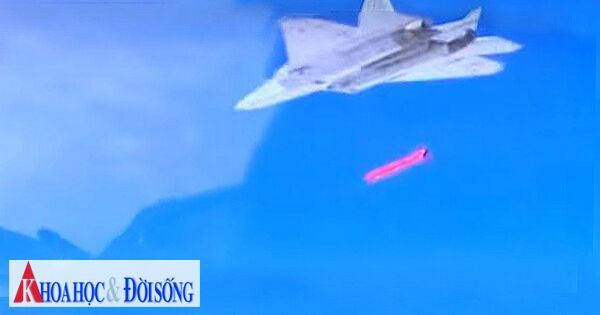 Không quân Nga sử dụng tên lửa tàng hình Kh-59MK2 tấn công kho lưu trữ tăng thiết giáp Ukraine