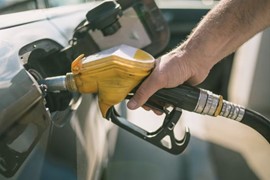 Giá xăng ngày mai có thể lập kỷ lục mới?