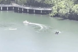 Video: Phi công thoát nạn may mắn khi máy bay gặp sự cố rơi xuống hồ