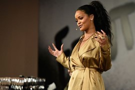 Rihanna - nữ tỷ phủ tự thân trẻ nhất nước Mỹ