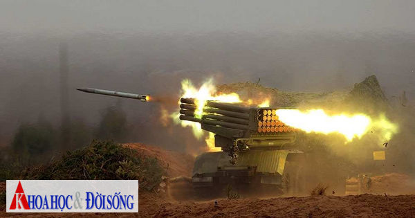 Binh sĩ Ukraine rút khỏi Lisichansk, phương Tây viện trợ thêm pháo Đức cho Kyiv