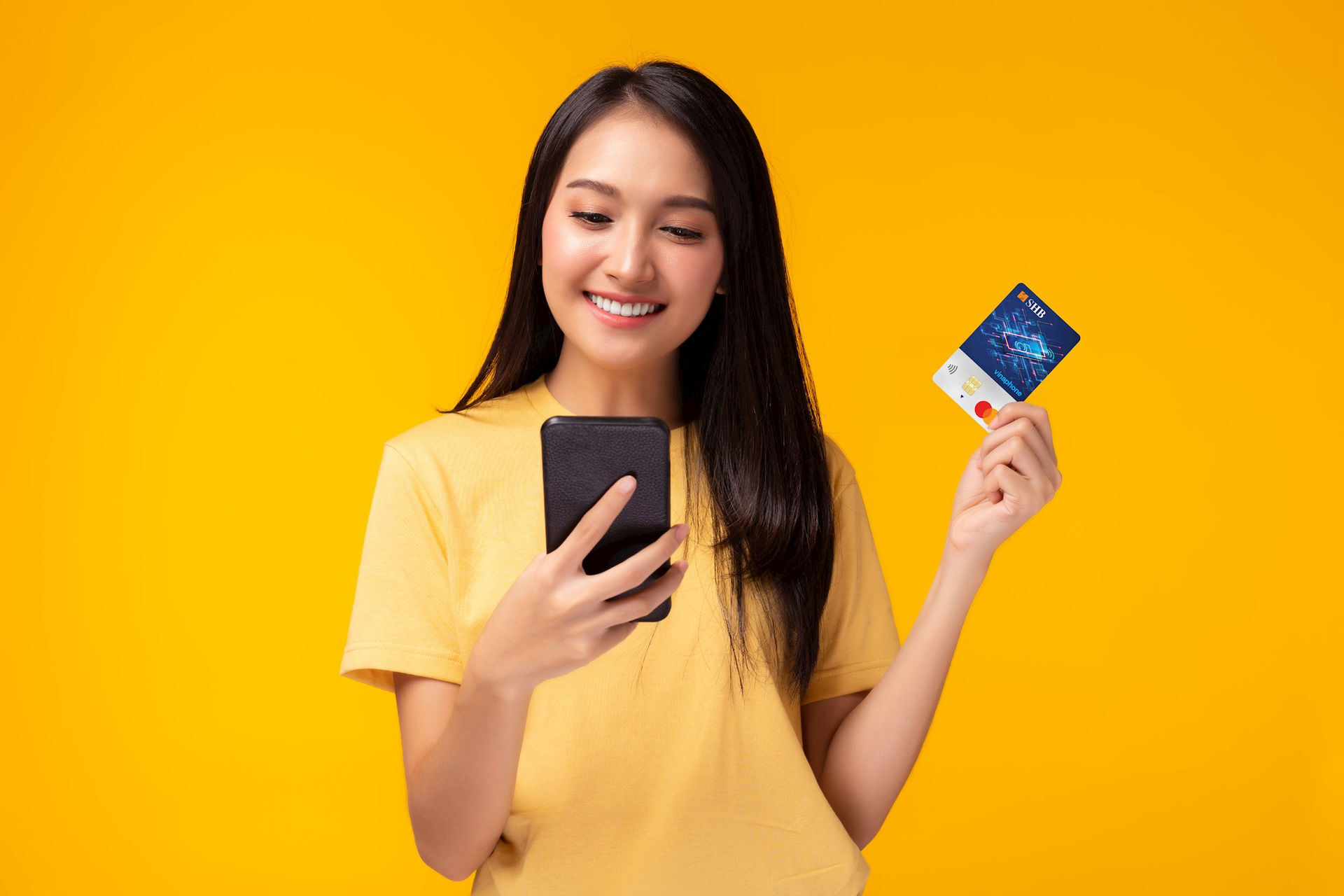 Giam ngay 100.000 VND khi thanh toan bang the tin dung SHB Mastercard tai Shopee 2 shutterstock_1907302552.jpg