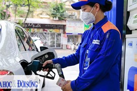 Giảm tới 3.000đ, đêm nay giá xăng xuống dưới 30.000đ/lít