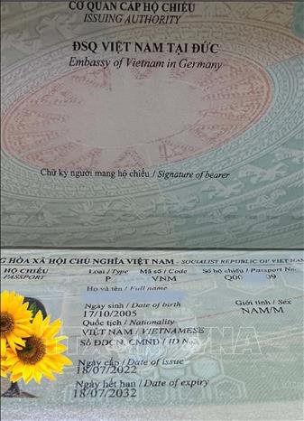 Dai su quan Duc cap mien phi chung nhan noi sinh cho nguoi co ho chieu mau moi dai-su-quan-duc-16591131277211125762949.jpg