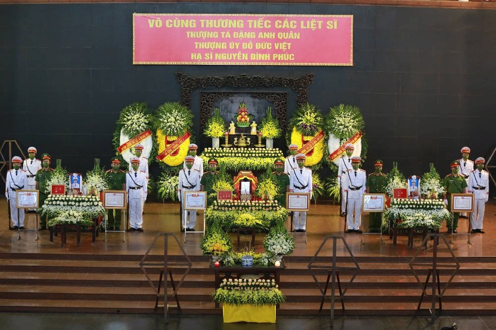 Lanh dao TP Ha Noi xuc dong vieng 3 chien si PCCC hy sinh 3-cs-16.jpg