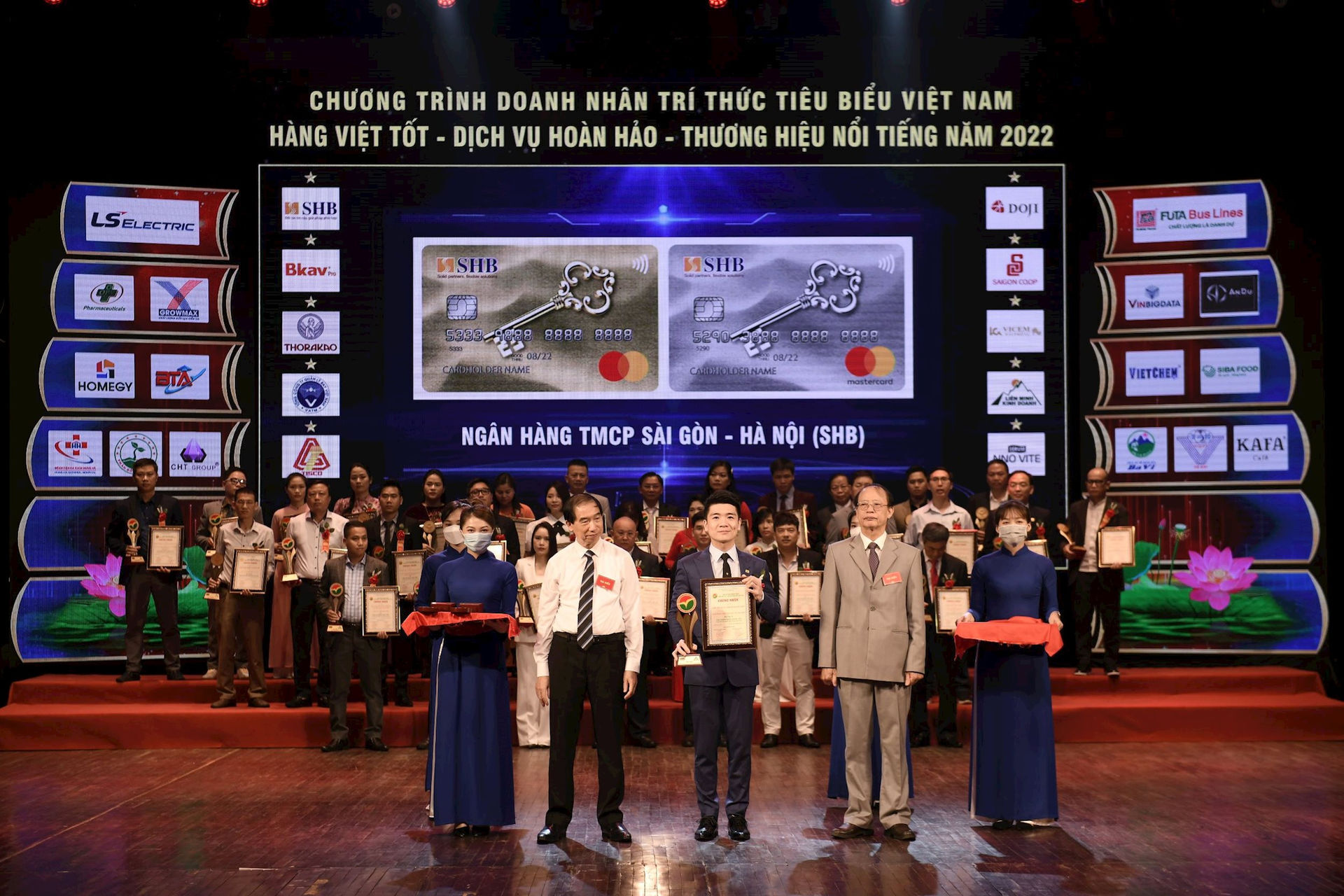 Nuoc Anh vua trai qua mot thang 7 kho can nhat ke tu nam 1935 2 cháy