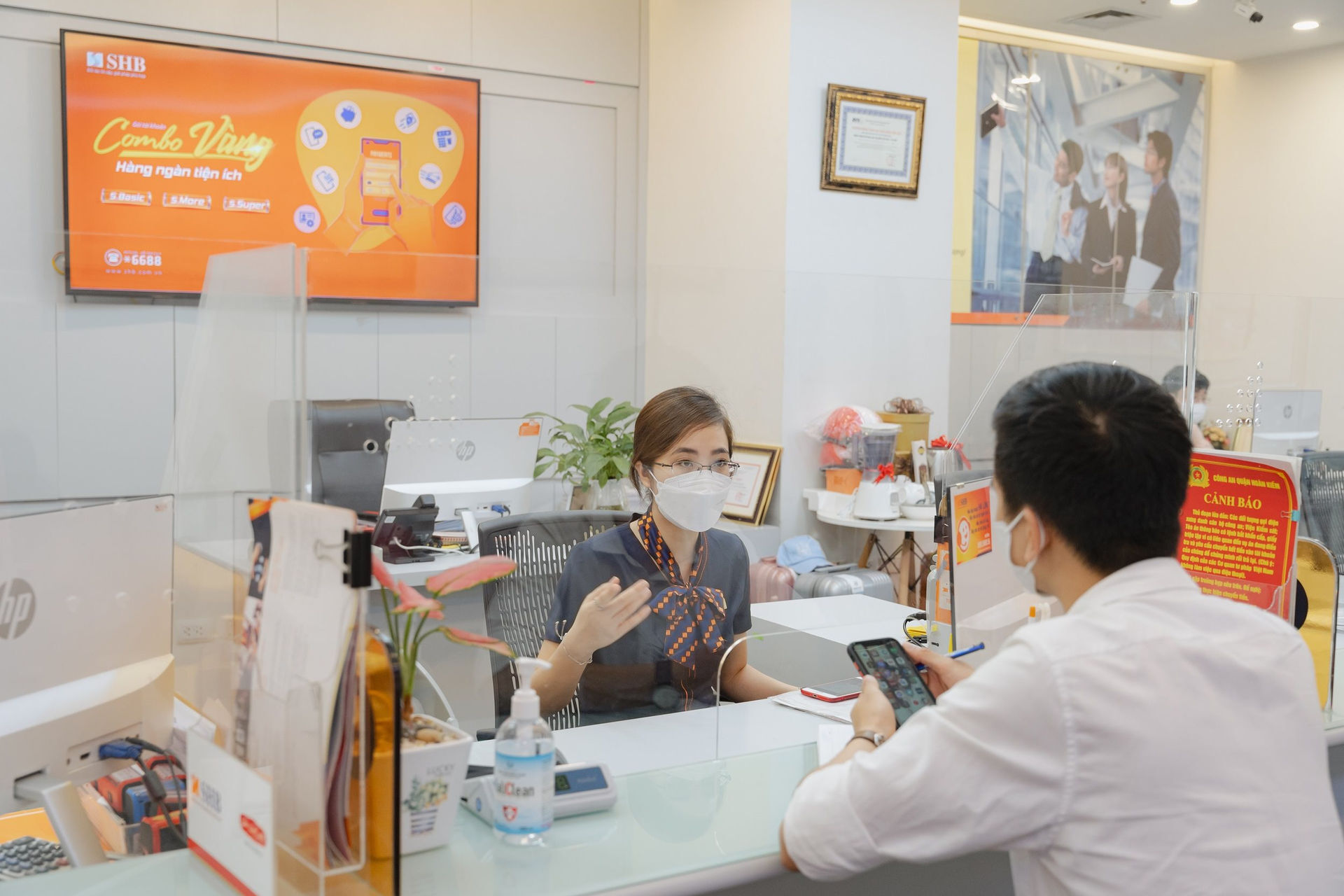 Nang cao hieu qua hoat dong, SHB dat loi nhuan ban nien cao nhat tu truoc toi nay 2 cot00559.jpg