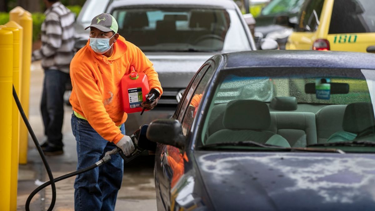 Dự báo giá xăng tại Mỹ tiếp tục giảm