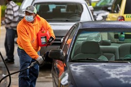 Dự báo giá xăng tại Mỹ tiếp tục giảm