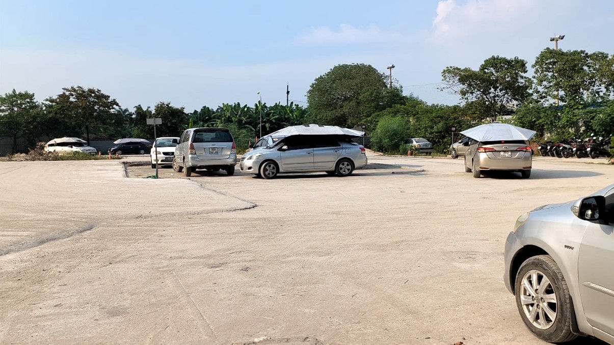 Ha Noi: Bai xe, san tap lai xe hoat dong trai phep tai phuong Dai Kim, chinh quyen o dau? 3 9.jpg