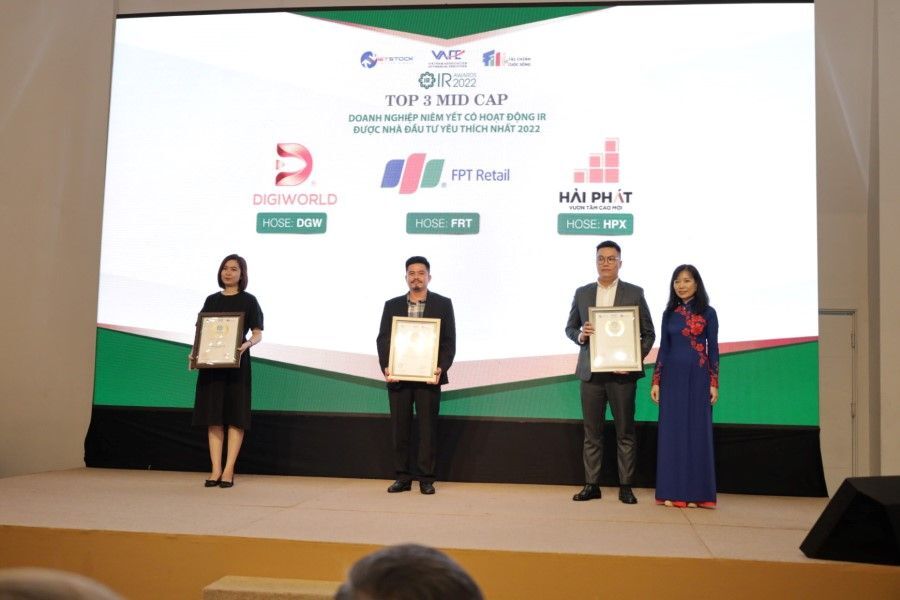 Digiworld giành “cúp đúp” tại IR Awards 2022