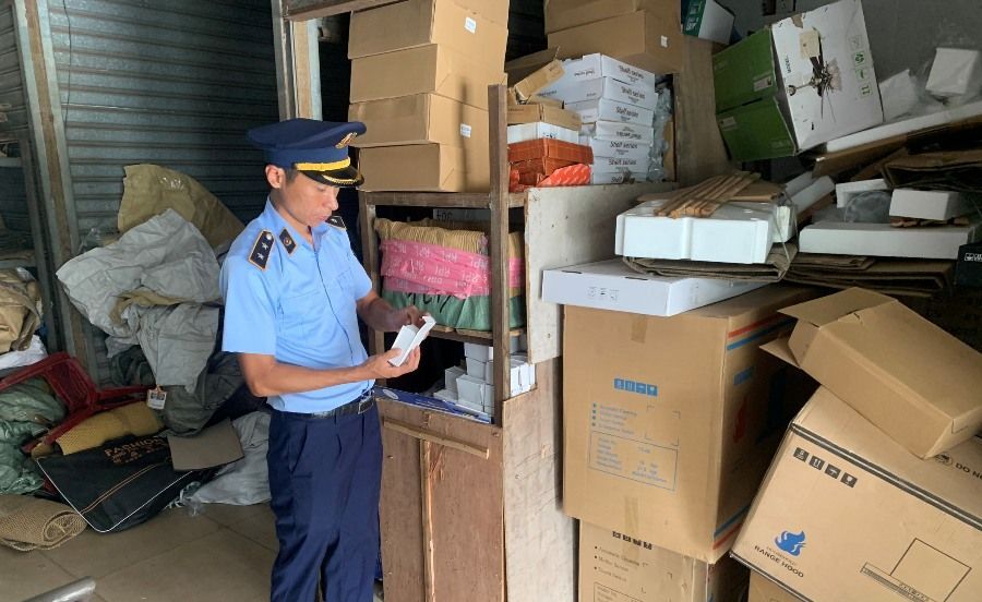 Công khai bày bán sản phẩm giả mạo nhãn hiệu INAX tại Trung tâm Thương mại Việt Trung, TP. Móng Cái