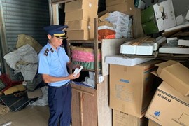 Công khai bày bán sản phẩm giả mạo nhãn hiệu INAX tại Trung tâm Thương mại Việt Trung, TP. Móng Cái