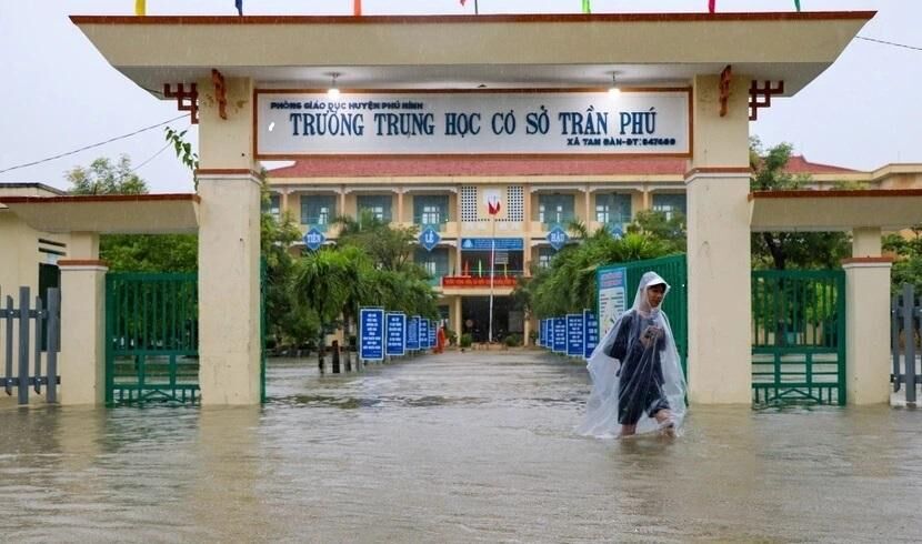 Tranh Sieu bao Noru: Hoc sinh Quang Nam, Quang Ngai, Quang Tri nghi hoc baonorru-1422.jpg