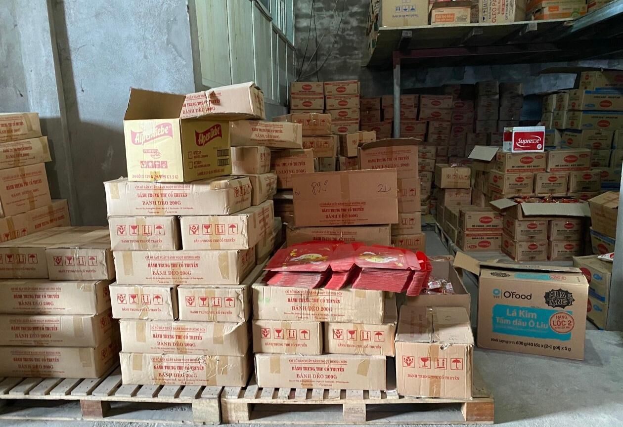 Nhap banh Trung thu troi noi roi dang ban online kiem loi 2 images1756804nh1-16625250004731809458332-1572-5420.jpg