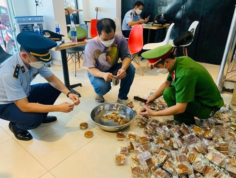 Nhap banh Trung thu troi noi roi dang ban online kiem loi nhap-banh-trung-thu-troi-noi-roi-dang-ban-online-kiem-loi-8243-8397.jpg
