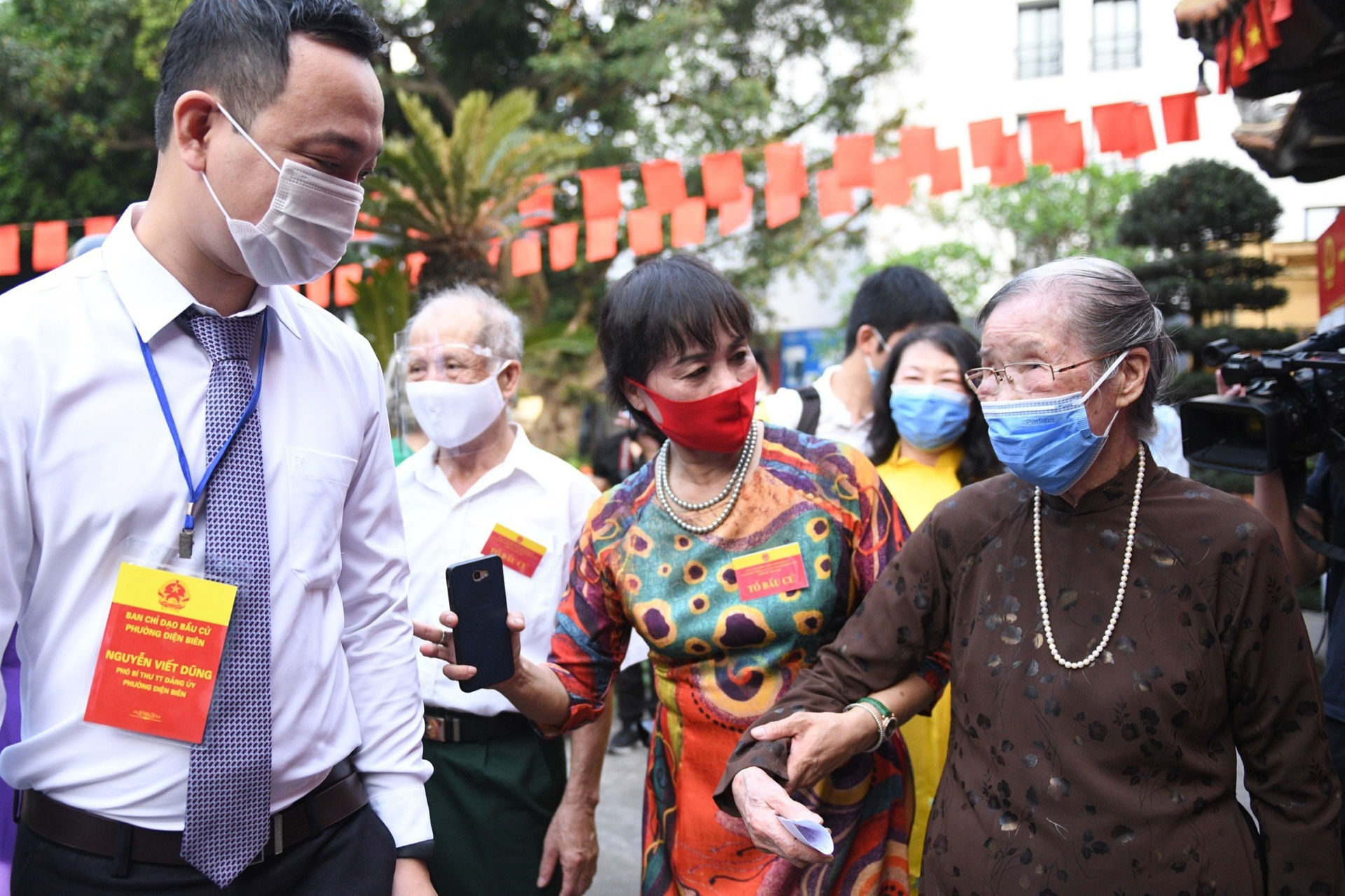 Cử tri cả nước đi bầu cử | Khoa học và Đời sống