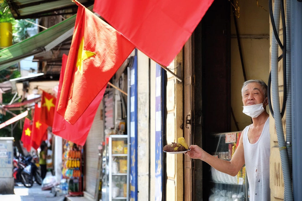 Ha Noi ruc ro co hoa chao mung Quoc khanh 2/9 4 29.03.jpg