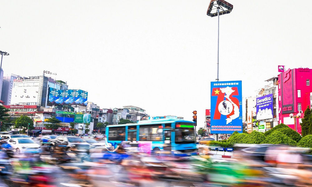 Ha Noi ruc ro co hoa chao mung Quoc khanh 2/9 9 29.2.jpg