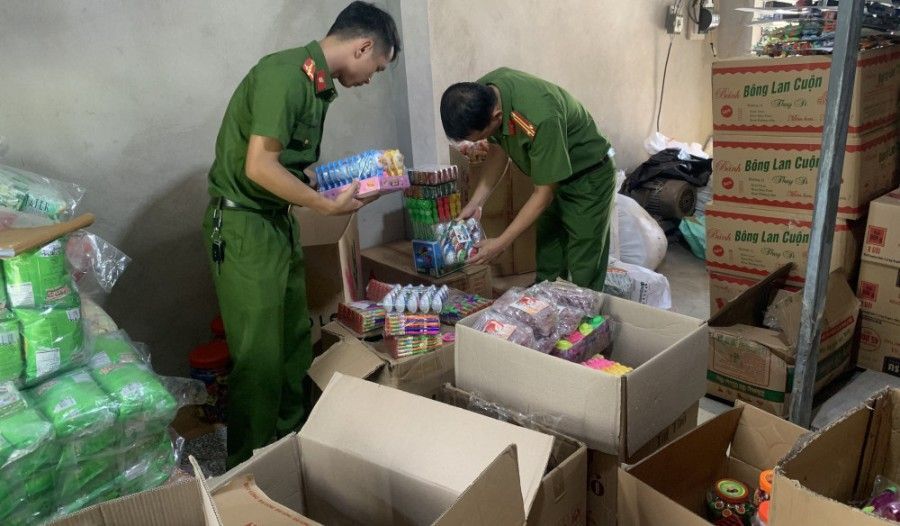 Công an tỉnh Hà Tĩnh tạm giữ hơn 1 tấn thực phẩm không rõ nguồn gốc xuất xứ