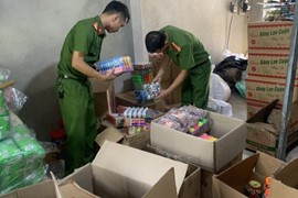 Công an tỉnh Hà Tĩnh tạm giữ hơn 1 tấn thực phẩm không rõ nguồn gốc xuất xứ