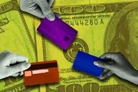 Chật vật vì nợ và phí, người Mỹ hạn chế chi tiêu bằng thẻ tín dụng