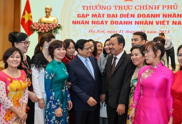 thu-tuong-pham-minh-chinh-tro-chuyen-voi-cac-doanh-nhan-dai-bieu-tham-du-buoi-gap-mat-3469.jpg