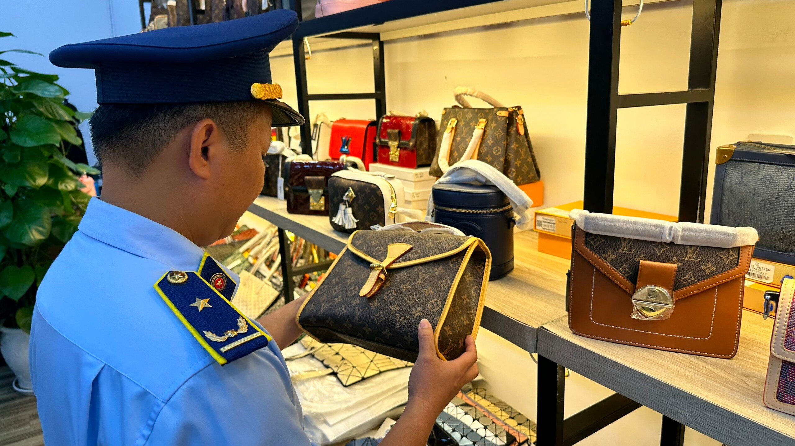 Quản lý thị trường Đà Nẵng: 9 tháng xử lý 1.068 vụ vi phạm