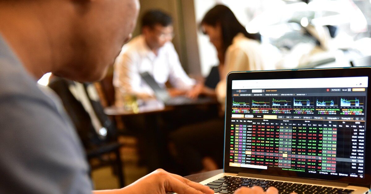 Xu thế chứng khoán ngày 13/10: Tiếp tục nắm giữ danh mục