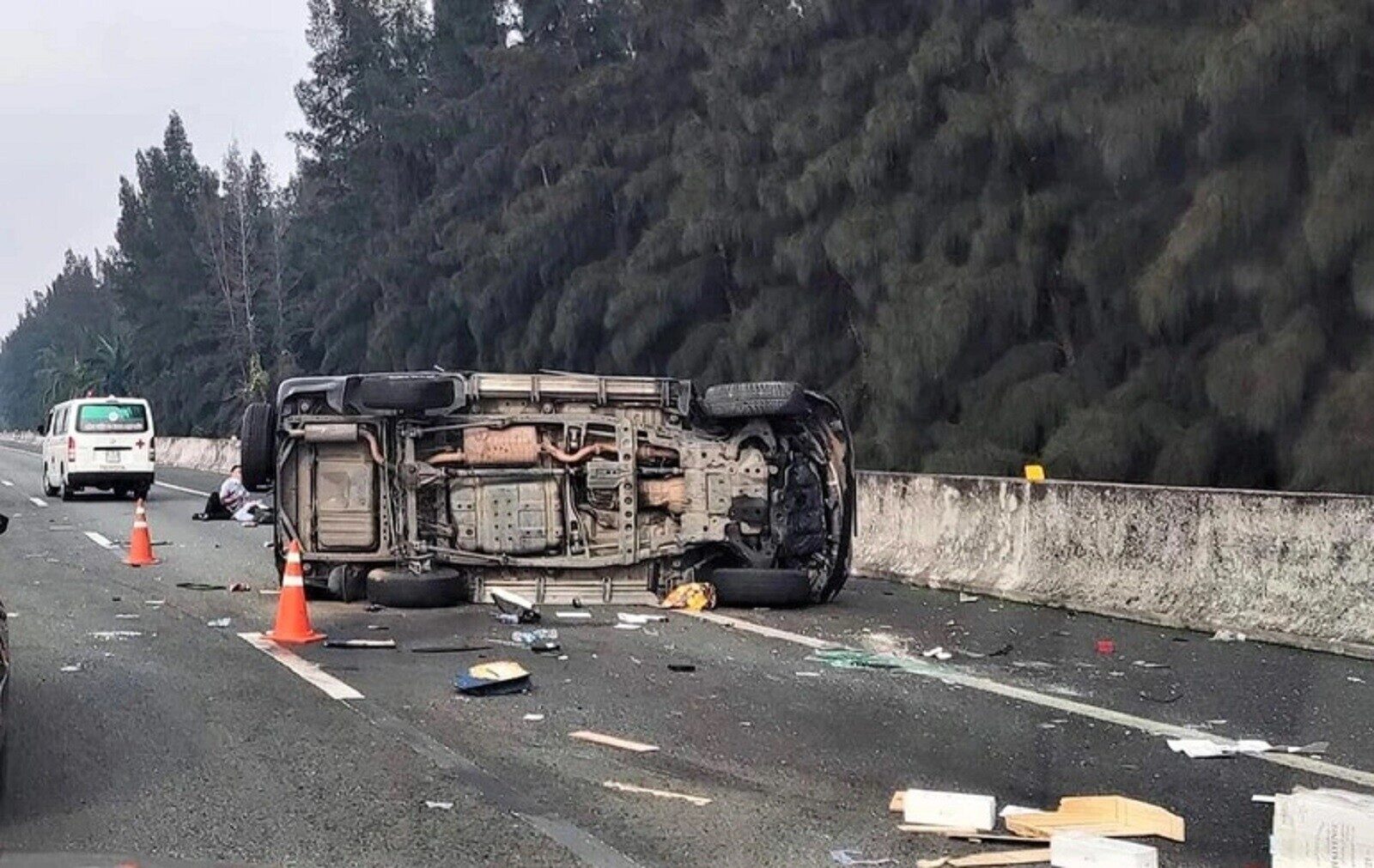 Lý do nổ lốp trên cao tốc có thể gây lật xe?