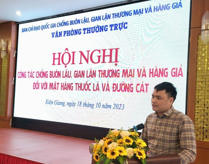 Thuốc lá và đường cát lậu ồ ạt vào Việt Nam, 8 tháng phát hiện gần 3.400 vụ