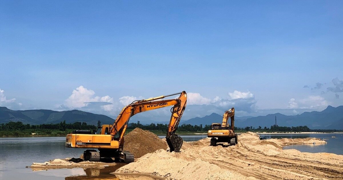 Cử tri kiến nghị tìm vật liệu thay thế cát sông hạn chế việc khai thác cát, gây sạt lở, sụt lún