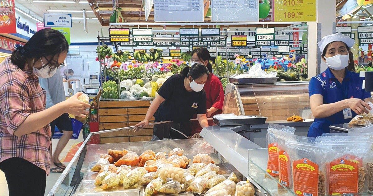 Đề xuất tiếp tục giảm thuế VAT, hạ mặt bằng lãi suất cho vay