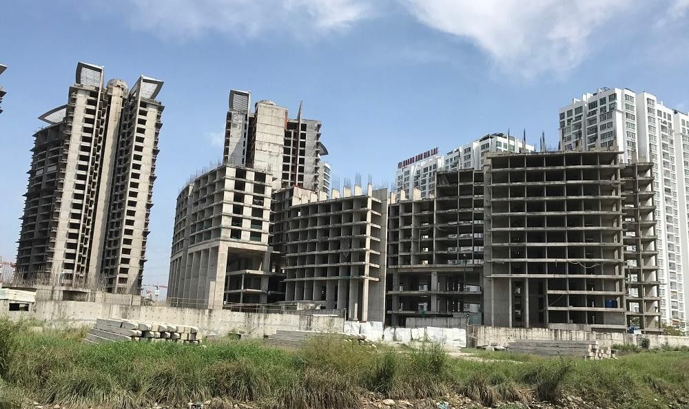 Tổng giá trị các dự án bất động sản đang phải tạm dừng khoảng 800.000 tỷ đồng