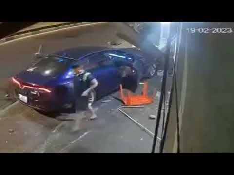 Kinh hoàng xe mất lái lao lên vỉa gây tai nạn chết người