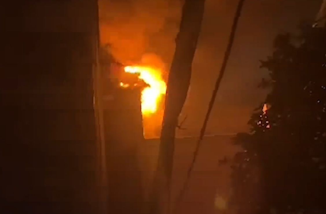 Cháy nhà trong đêm trên phố Ngọc Khánh (Hà Nội)