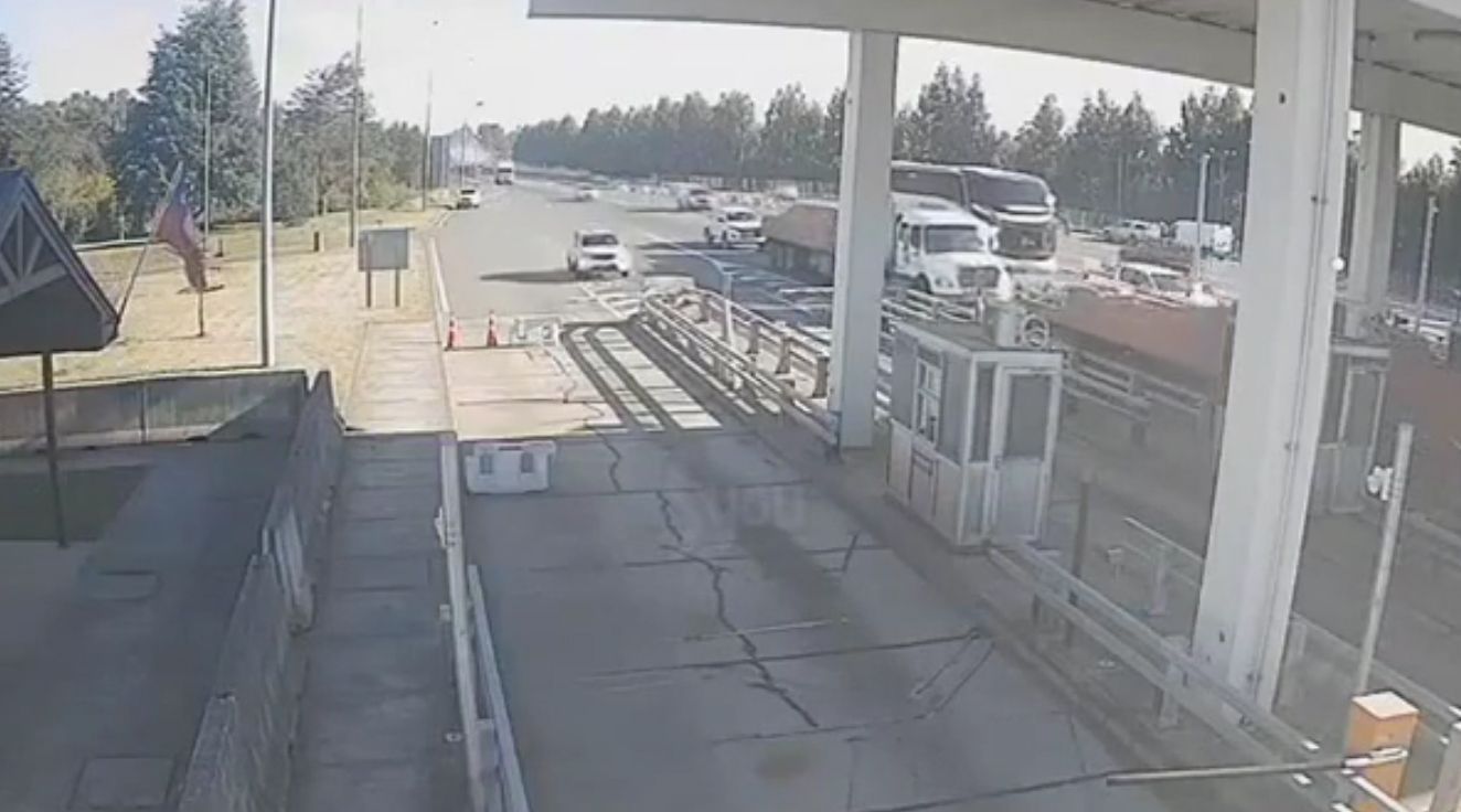 SUV chạy tốc độ hơn 200km/h, động cơ phát nổ và cái kết kinh hoàng