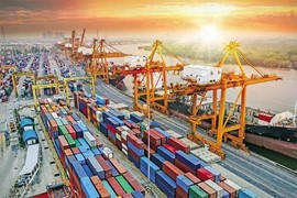 Nguy cơ suy thoái kinh tế rình rập