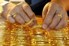 Giá vàng phục hồi khi dữ liệu việc làm xoa dịu nỗi lo của giới đầu tư