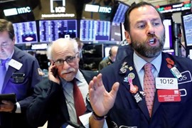 Chứng khoán Mỹ biến động trước những lo ngại mới về Credit Suisse