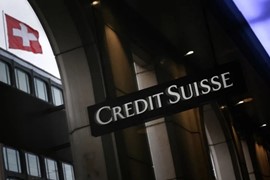 Cổ phiếu Credit Suisse tăng vọt 23% sau thông báo sẽ vay 54 tỷ USD