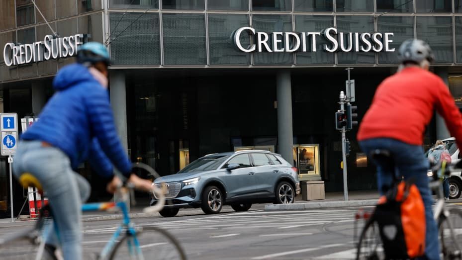 Co phieu ngan hang Credit Suisse cham day vi dau? Credit Suisse