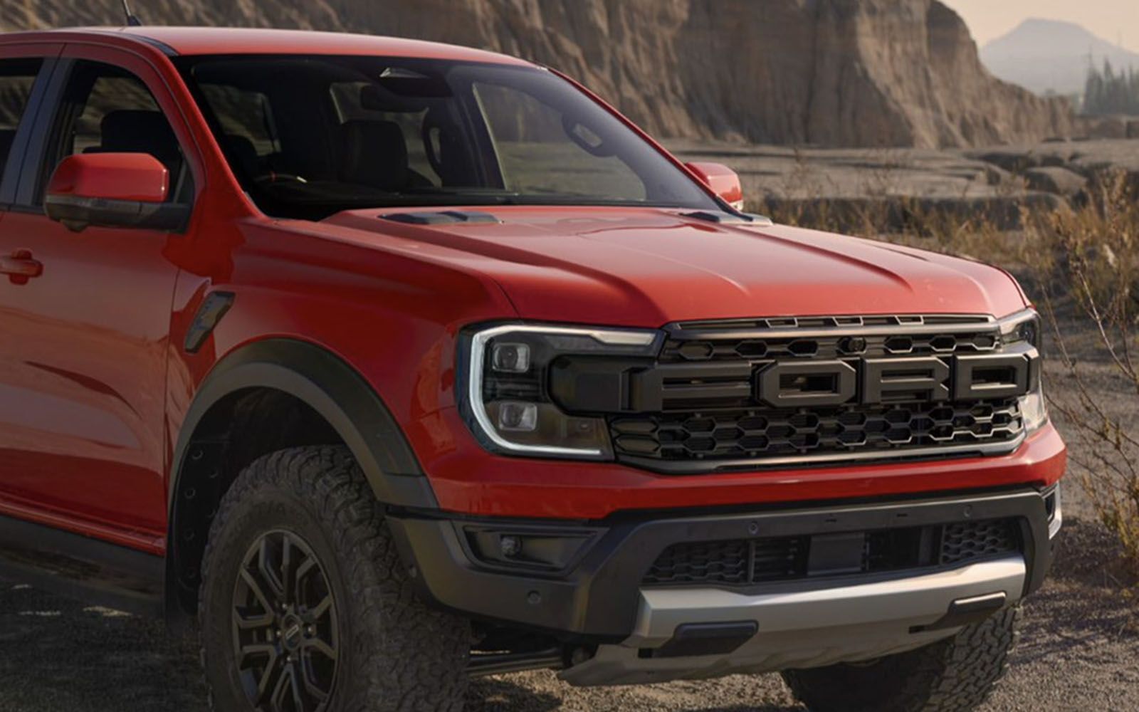 Giá lăn bánh xe Ford Ranger Raptor 2023
